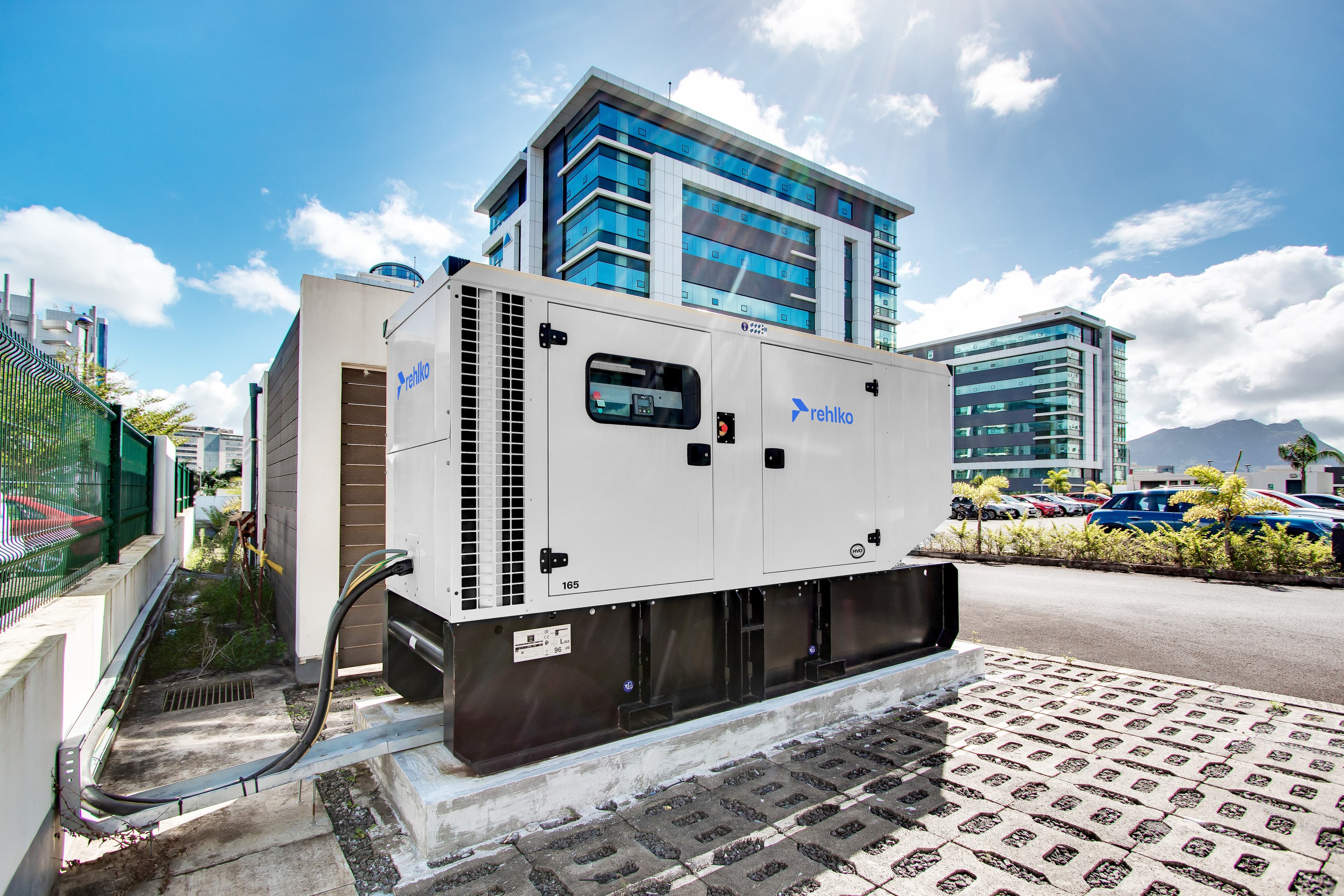 Groupe electrogène standard capoté installé chez un client